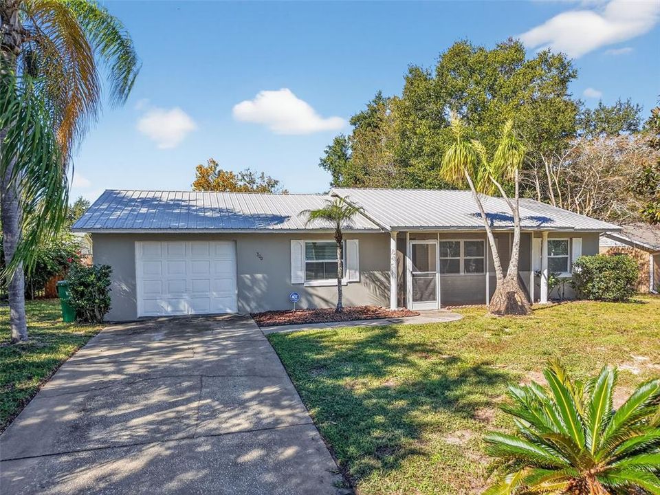 合同活跃: $250,000 (2 贝兹, 2 浴室, 1106 平方英尺)