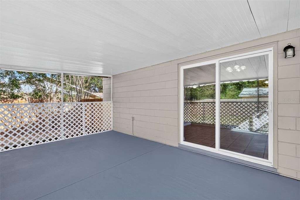 合同活跃: $250,000 (2 贝兹, 2 浴室, 1106 平方英尺)