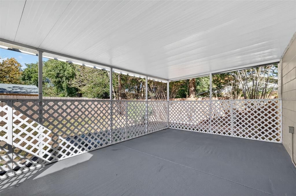 合同活跃: $250,000 (2 贝兹, 2 浴室, 1106 平方英尺)