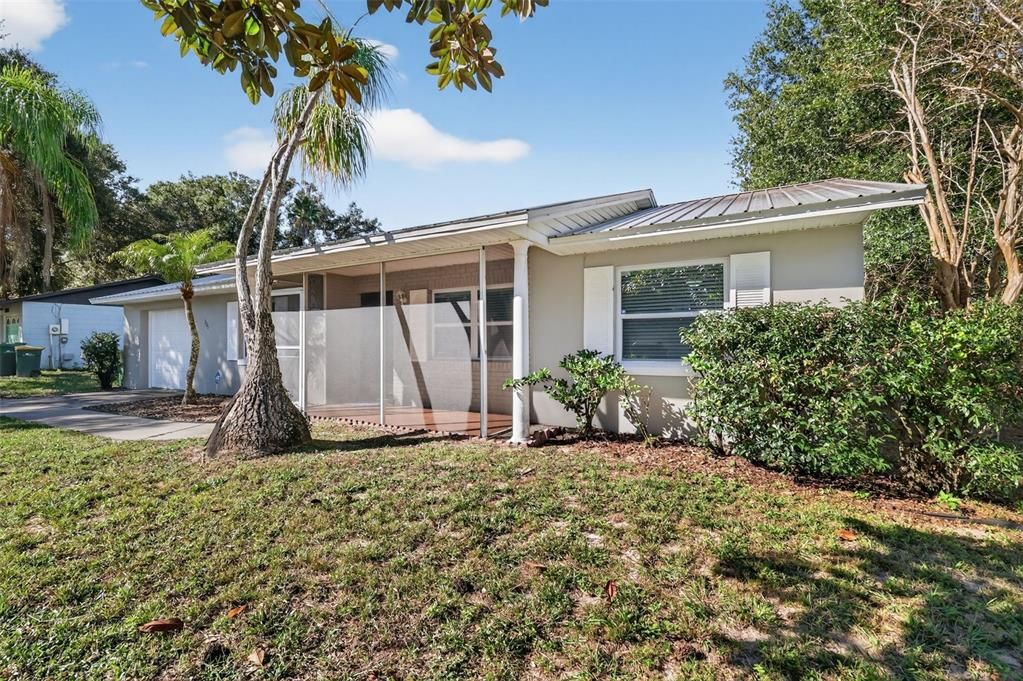 合同活跃: $250,000 (2 贝兹, 2 浴室, 1106 平方英尺)