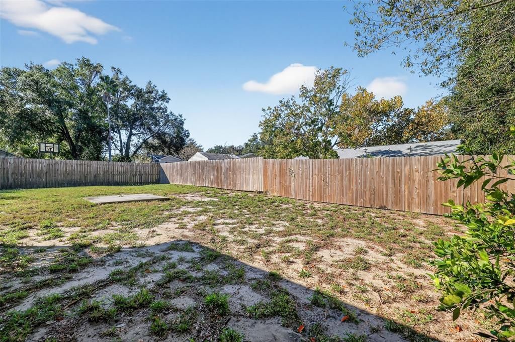 合同活跃: $250,000 (2 贝兹, 2 浴室, 1106 平方英尺)