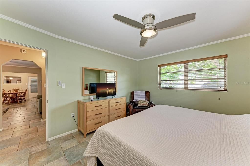 合同活跃: $559,000 (3 贝兹, 2 浴室, 1397 平方英尺)