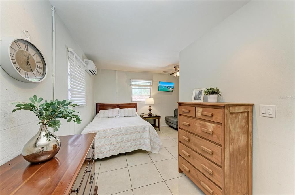 合同活跃: $559,000 (3 贝兹, 2 浴室, 1397 平方英尺)