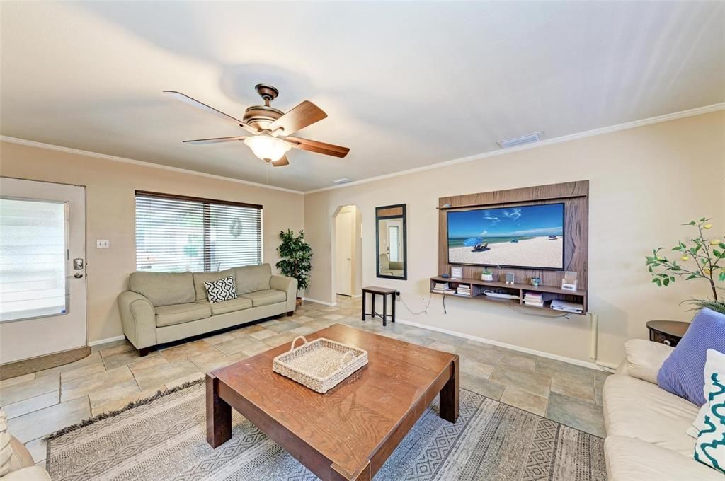 合同活跃: $559,000 (3 贝兹, 2 浴室, 1397 平方英尺)