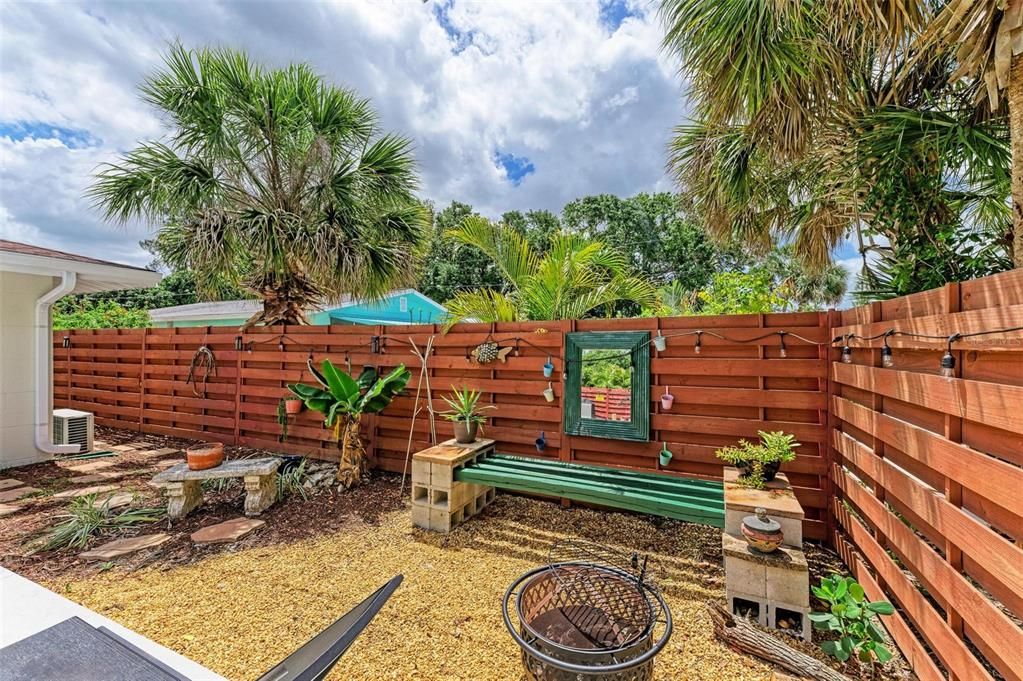 合同活跃: $559,000 (3 贝兹, 2 浴室, 1397 平方英尺)