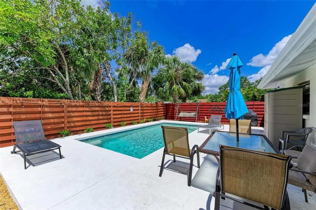 合同活跃: $559,000 (3 贝兹, 2 浴室, 1397 平方英尺)