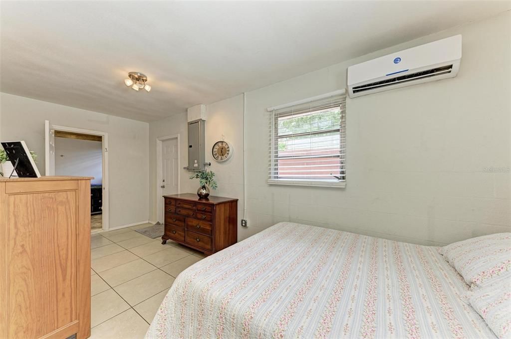 合同活跃: $559,000 (3 贝兹, 2 浴室, 1397 平方英尺)