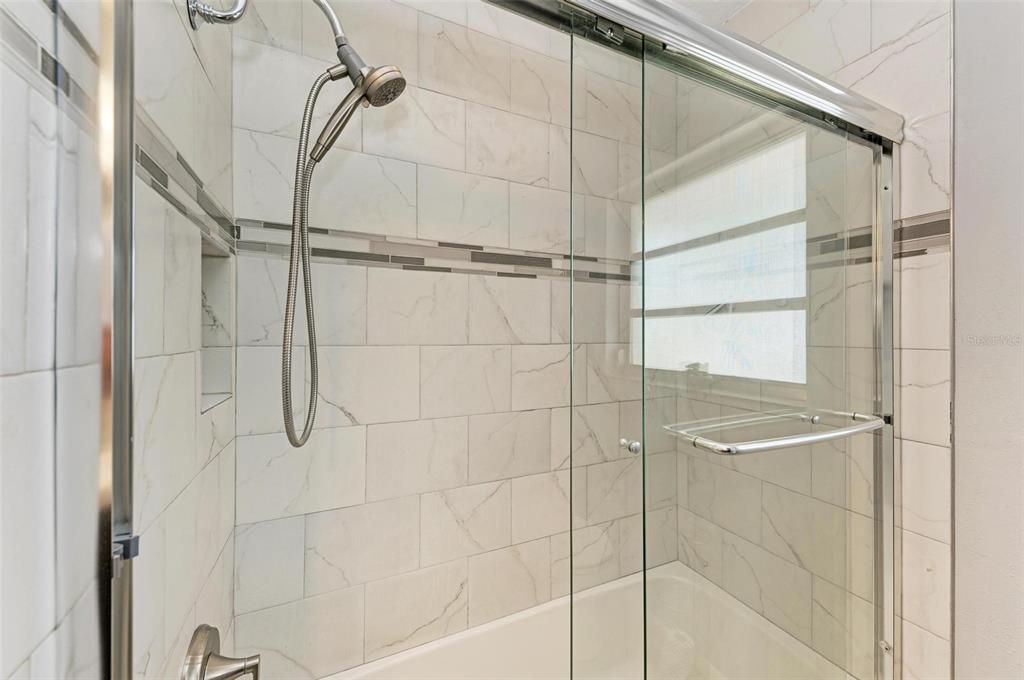 合同活跃: $559,000 (3 贝兹, 2 浴室, 1397 平方英尺)