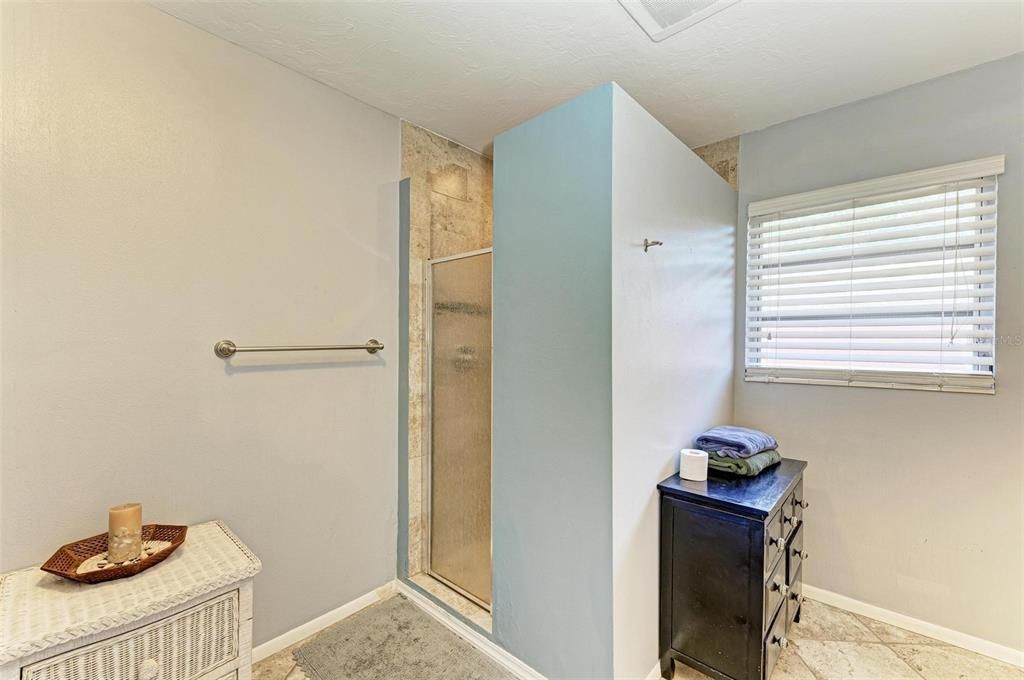 合同活跃: $559,000 (3 贝兹, 2 浴室, 1397 平方英尺)