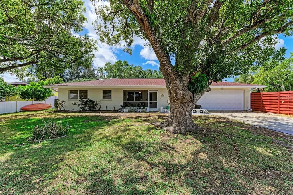 合同活跃: $559,000 (3 贝兹, 2 浴室, 1397 平方英尺)