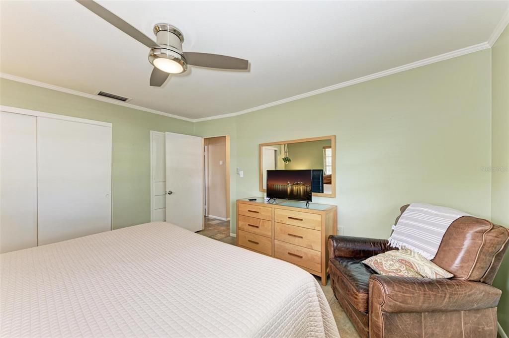 合同活跃: $559,000 (3 贝兹, 2 浴室, 1397 平方英尺)