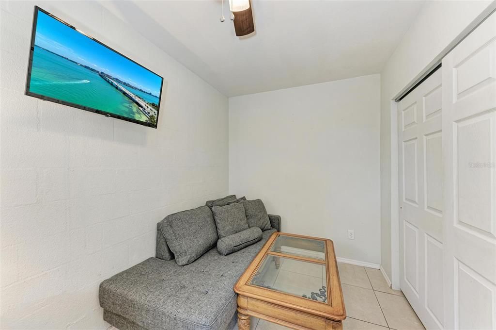 合同活跃: $559,000 (3 贝兹, 2 浴室, 1397 平方英尺)