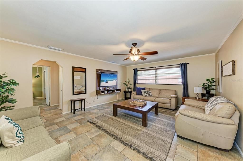 合同活跃: $559,000 (3 贝兹, 2 浴室, 1397 平方英尺)