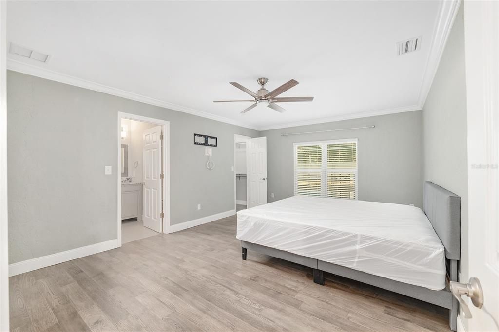 Active With Contract: $424,900 (3 beds, 2 baths, 2036 Square Feet)