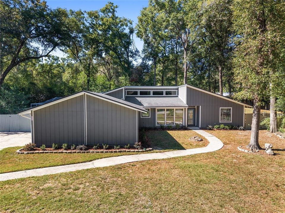 Active With Contract: $424,900 (3 beds, 2 baths, 2036 Square Feet)