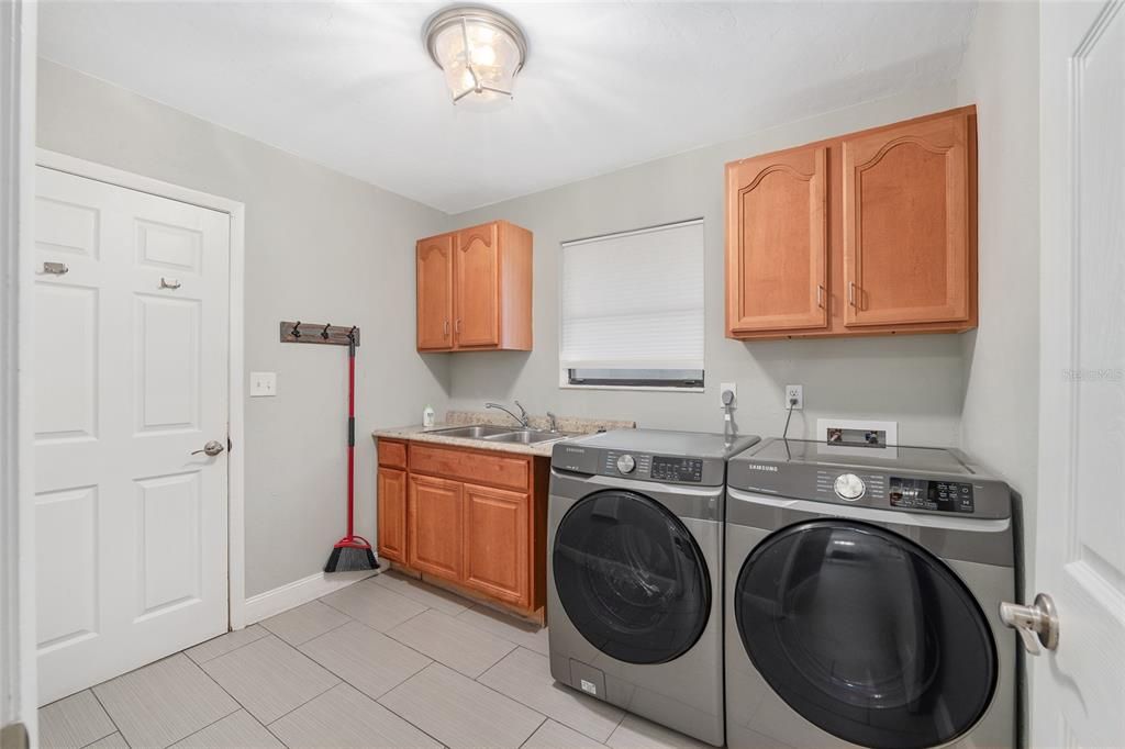 Active With Contract: $424,900 (3 beds, 2 baths, 2036 Square Feet)