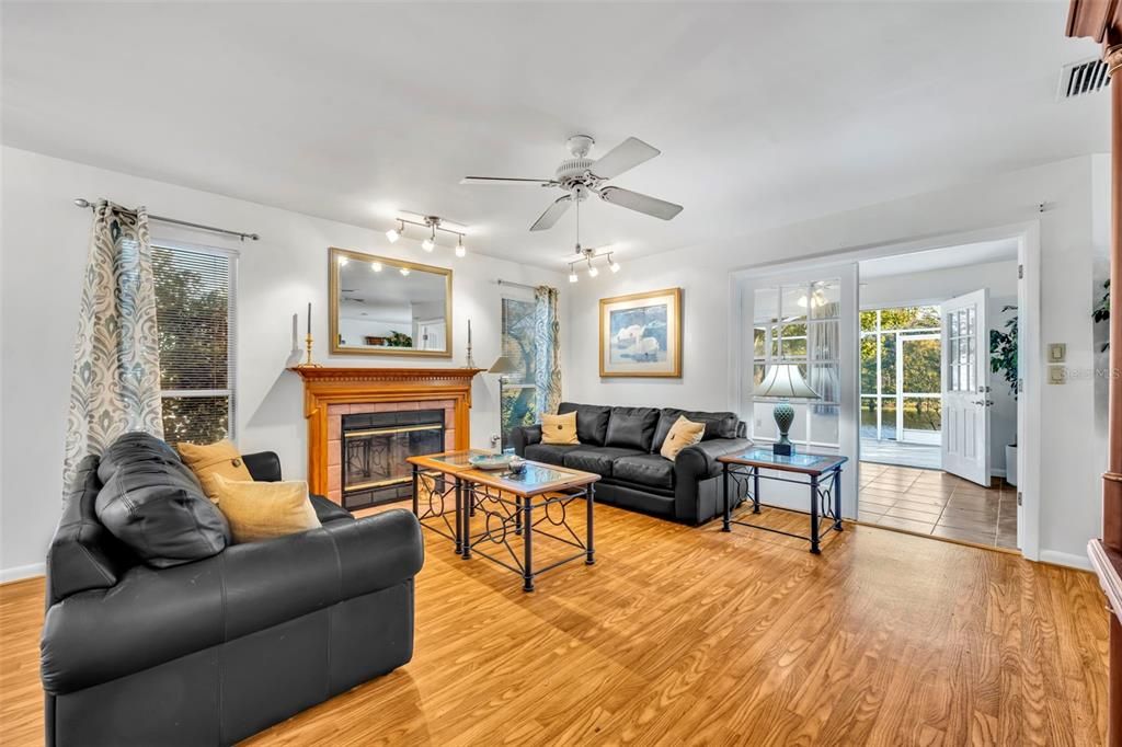 待售: $250,000 (3 贝兹, 2 浴室, 1600 平方英尺)