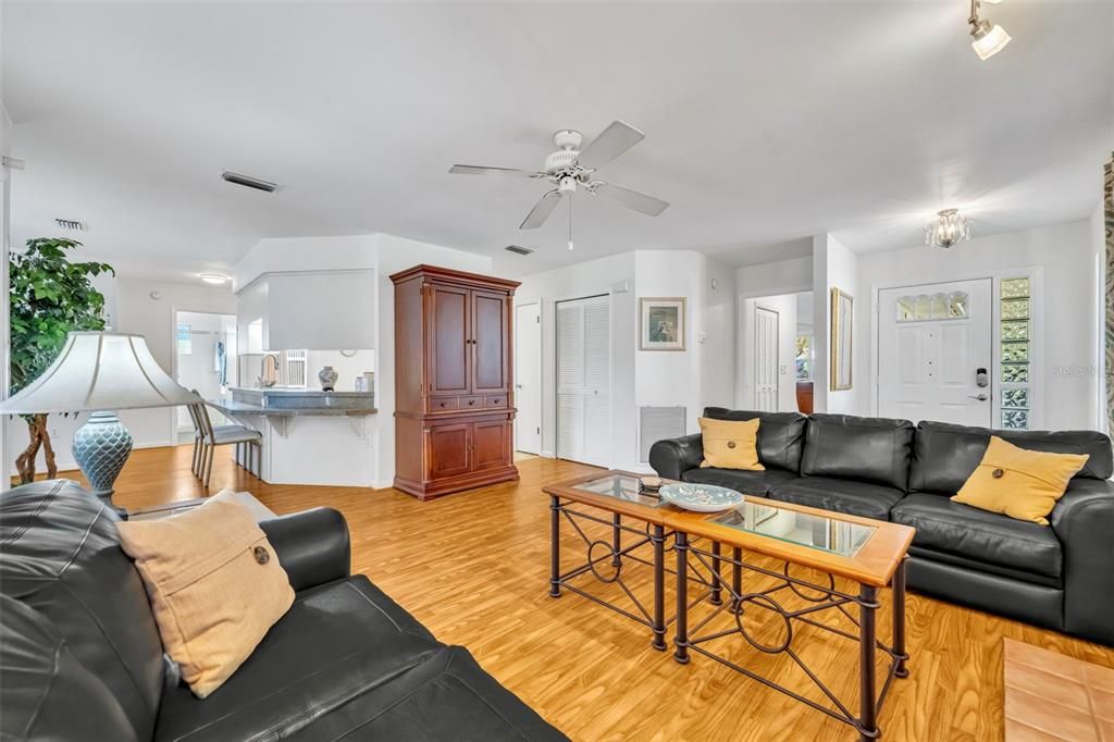 待售: $250,000 (3 贝兹, 2 浴室, 1600 平方英尺)