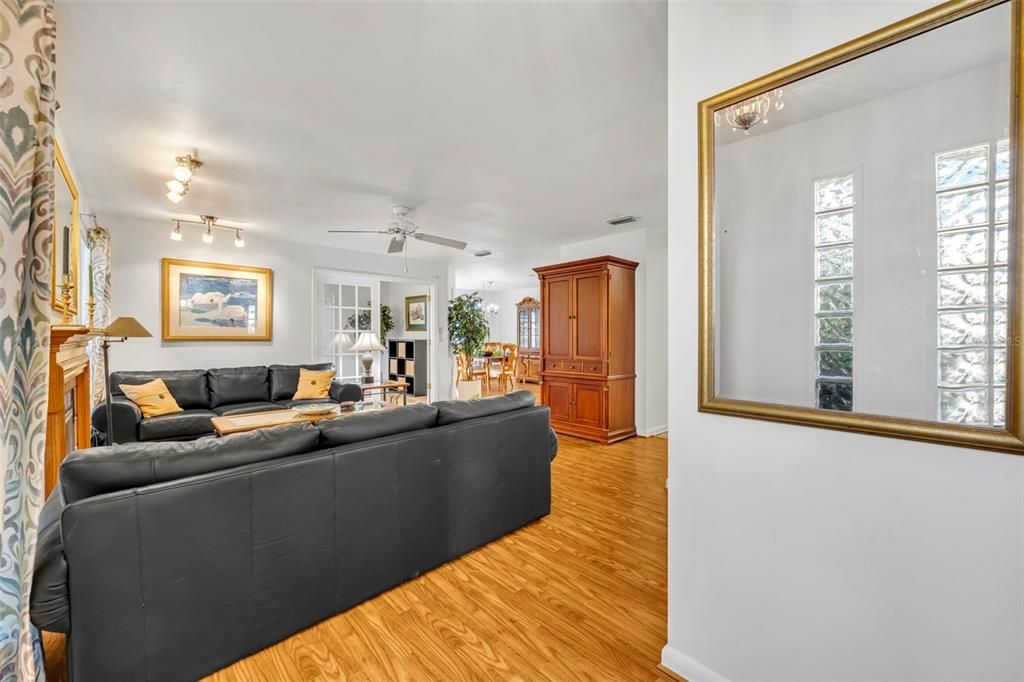 待售: $250,000 (3 贝兹, 2 浴室, 1600 平方英尺)