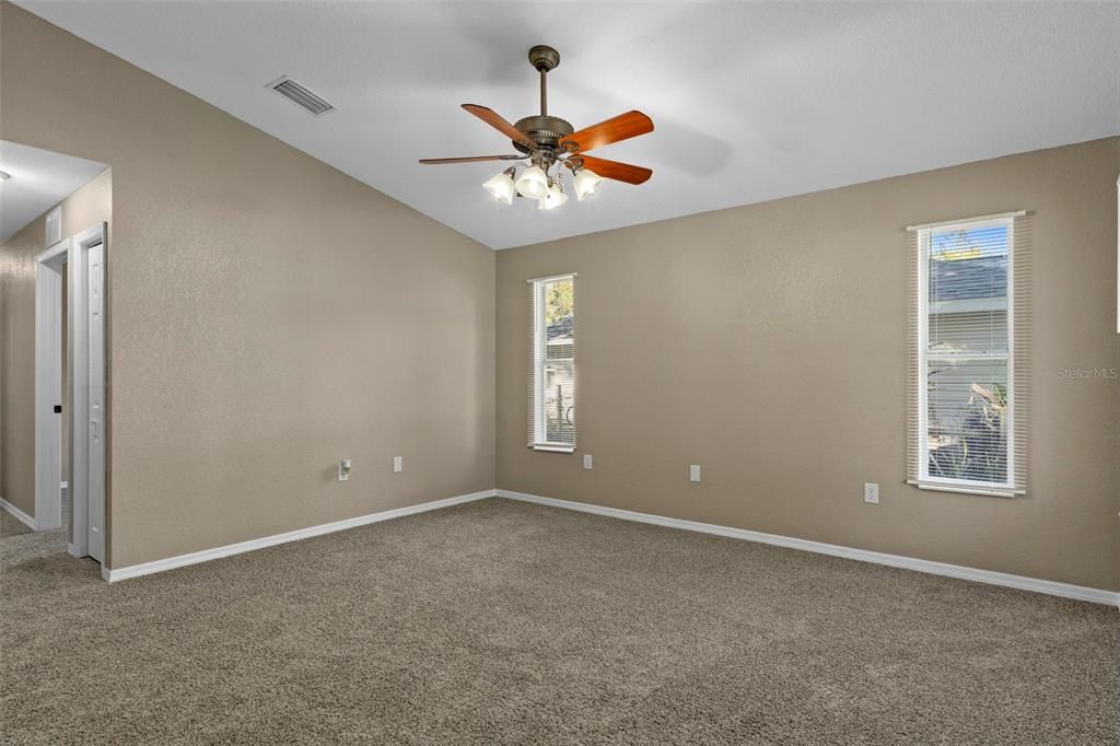 待售: $208,000 (3 贝兹, 2 浴室, 1147 平方英尺)