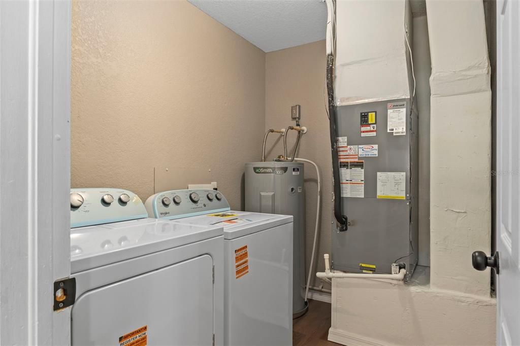 待售: $208,000 (3 贝兹, 2 浴室, 1147 平方英尺)