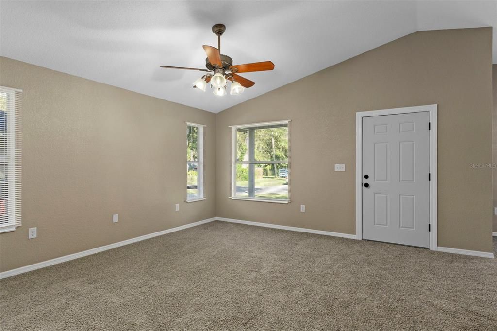 待售: $208,000 (3 贝兹, 2 浴室, 1147 平方英尺)