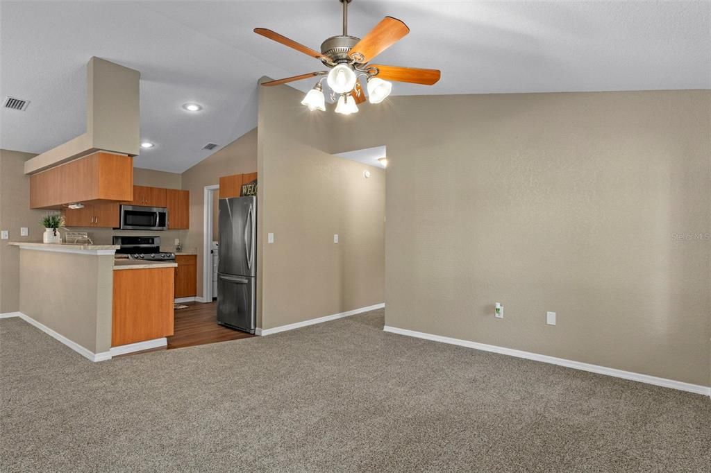 待售: $208,000 (3 贝兹, 2 浴室, 1147 平方英尺)