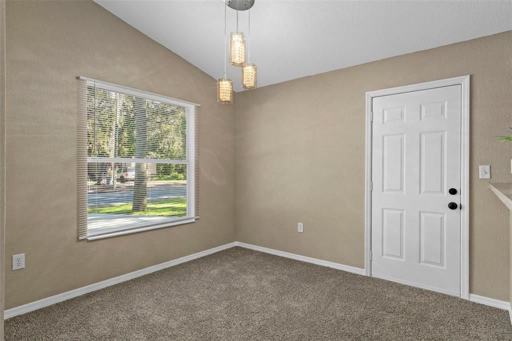 待售: $208,000 (3 贝兹, 2 浴室, 1147 平方英尺)