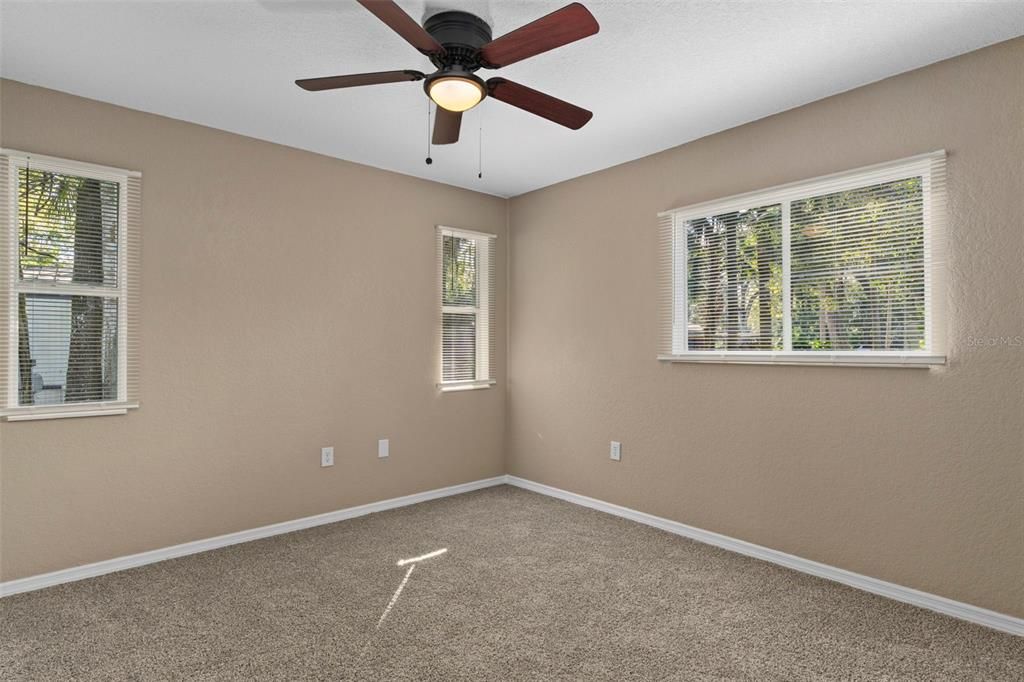 待售: $208,000 (3 贝兹, 2 浴室, 1147 平方英尺)