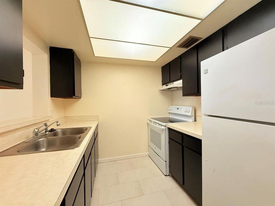 Active With Contract: $1,150 (1 beds, 1 baths, 750 Square Feet)