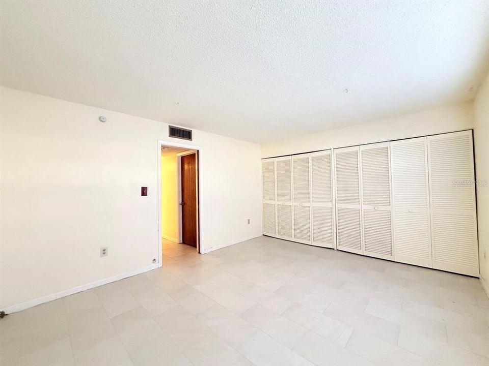 Active With Contract: $1,150 (1 beds, 1 baths, 750 Square Feet)