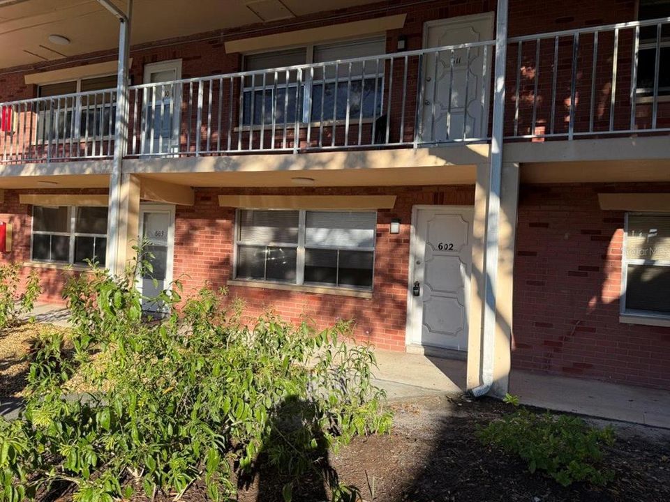 Active With Contract: $1,150 (1 beds, 1 baths, 750 Square Feet)