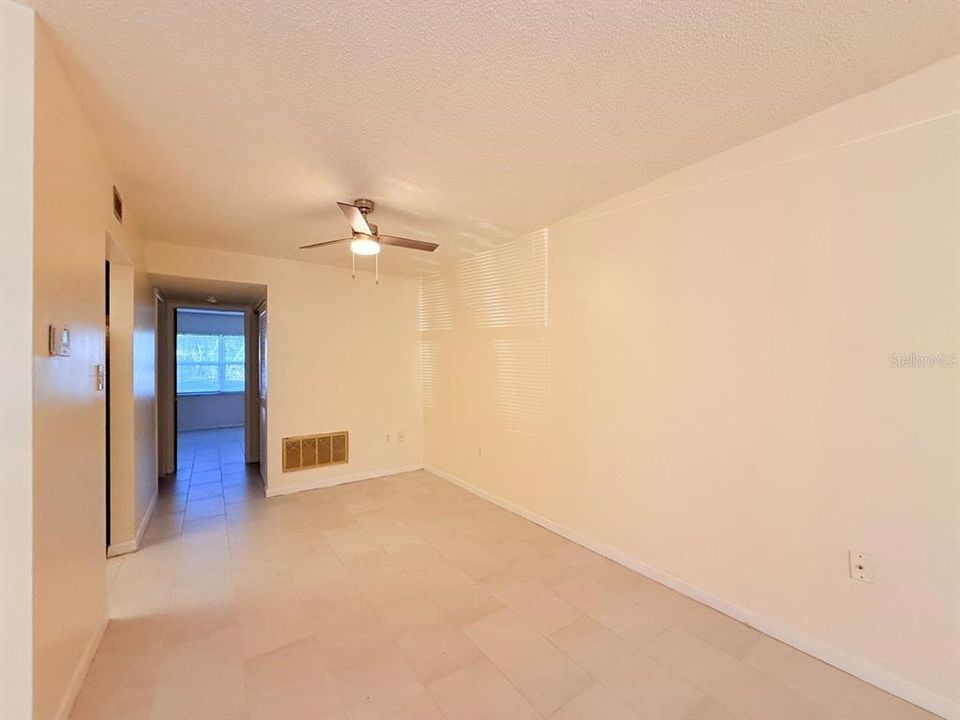 Active With Contract: $1,150 (1 beds, 1 baths, 750 Square Feet)