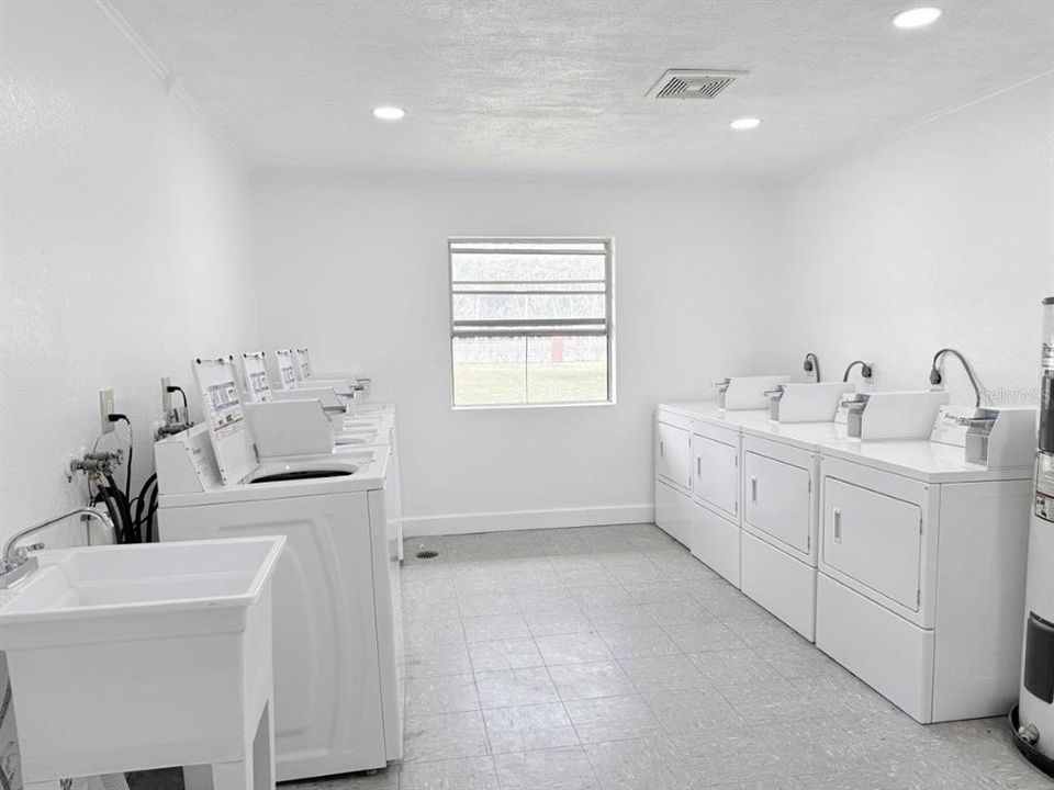 Active With Contract: $1,150 (1 beds, 1 baths, 750 Square Feet)