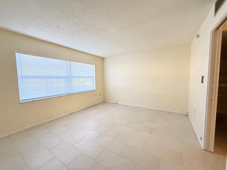 Active With Contract: $1,150 (1 beds, 1 baths, 750 Square Feet)