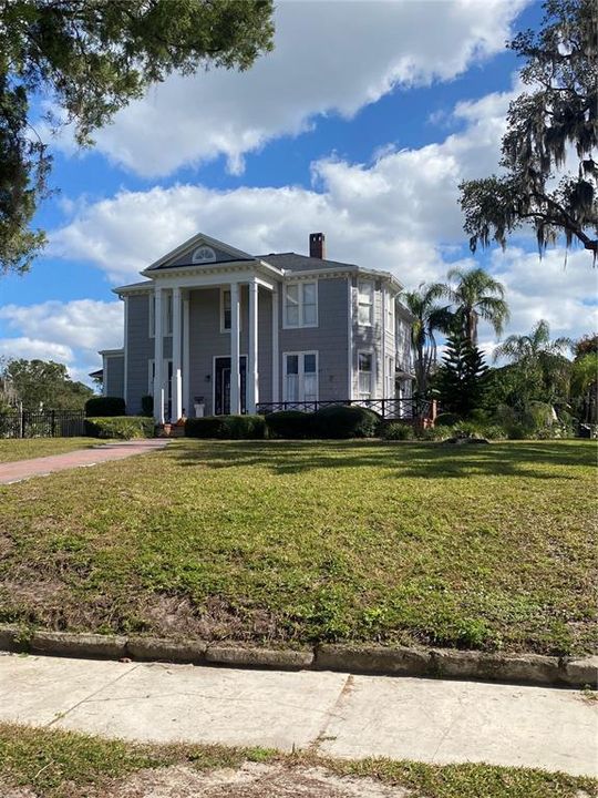 最近售出: $680,000 (5 贝兹, 3 浴室, 2802 平方英尺)