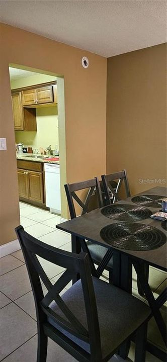 На продажу: $134,500 (2 спален, 1 ванн, 925 Квадратных фут)