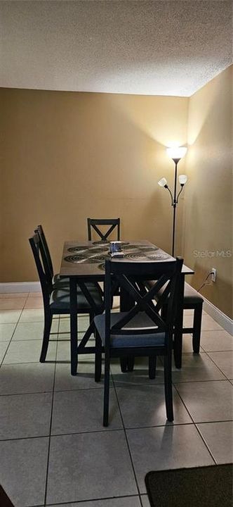 На продажу: $134,500 (2 спален, 1 ванн, 925 Квадратных фут)