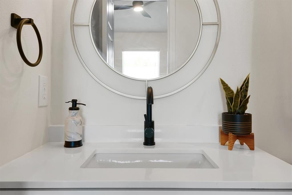 合同活跃: $329,900 (3 贝兹, 2 浴室, 1168 平方英尺)