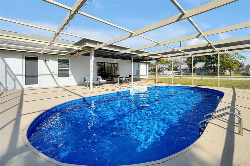 合同活跃: $329,900 (3 贝兹, 2 浴室, 1168 平方英尺)