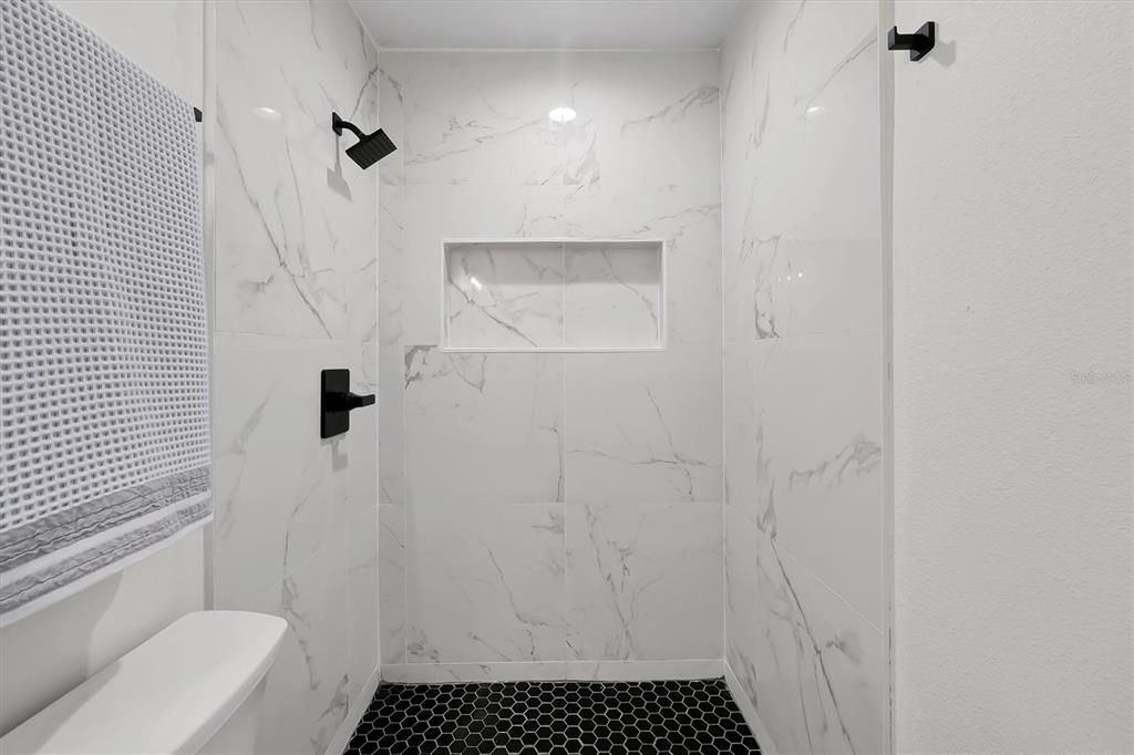 合同活跃: $329,900 (3 贝兹, 2 浴室, 1168 平方英尺)