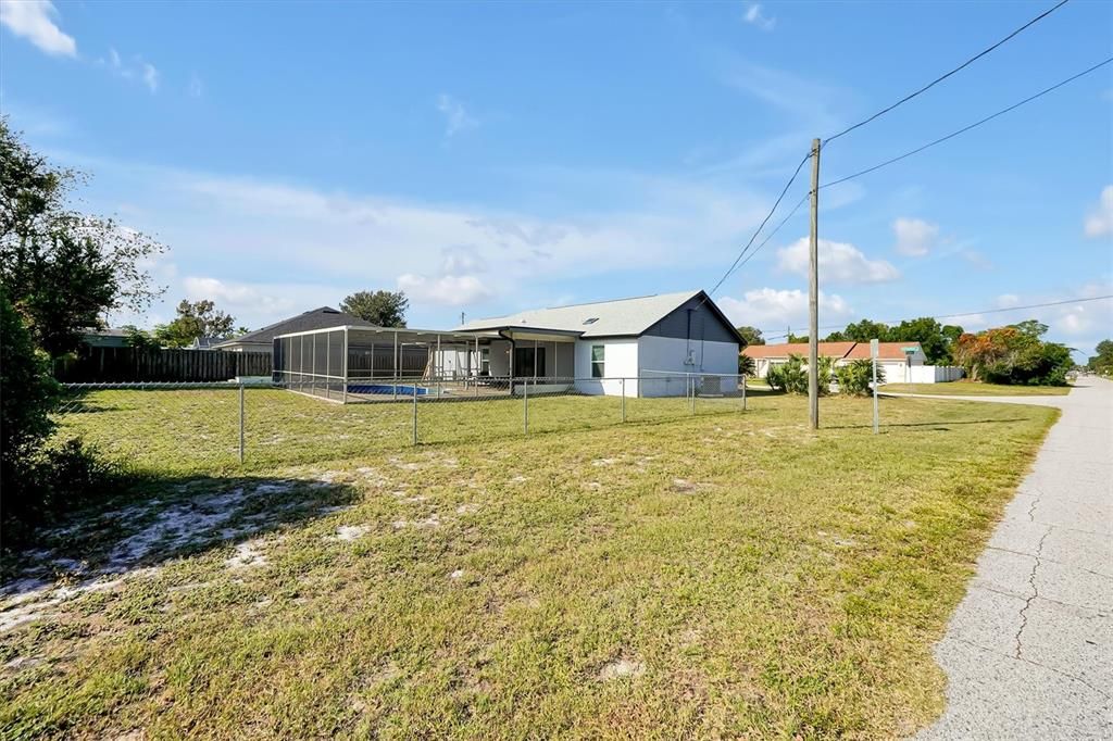 合同活跃: $329,900 (3 贝兹, 2 浴室, 1168 平方英尺)