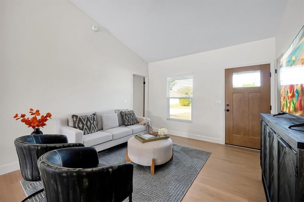 合同活跃: $329,900 (3 贝兹, 2 浴室, 1168 平方英尺)