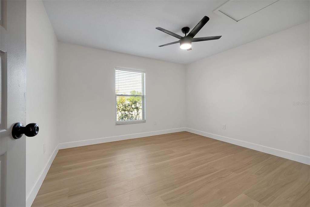 合同活跃: $329,900 (3 贝兹, 2 浴室, 1168 平方英尺)