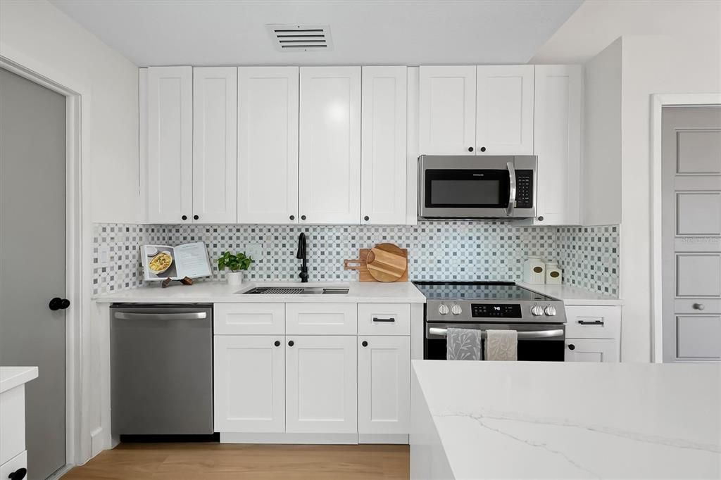 合同活跃: $329,900 (3 贝兹, 2 浴室, 1168 平方英尺)