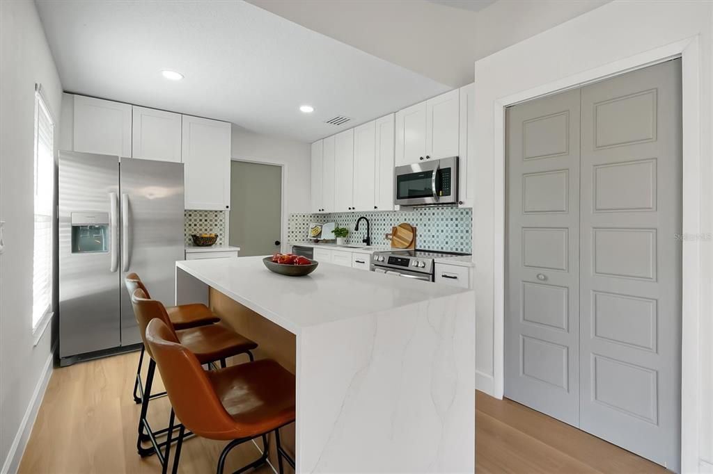 合同活跃: $329,900 (3 贝兹, 2 浴室, 1168 平方英尺)