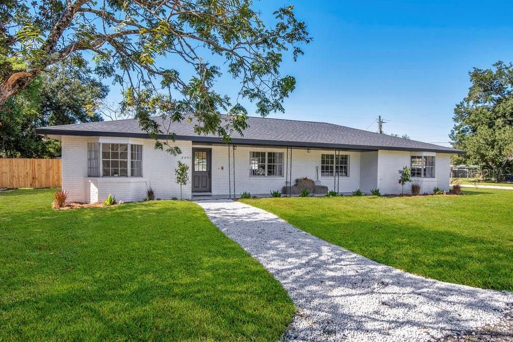 Active With Contract: $369,900 (3 beds, 2 baths, 2197 Square Feet)