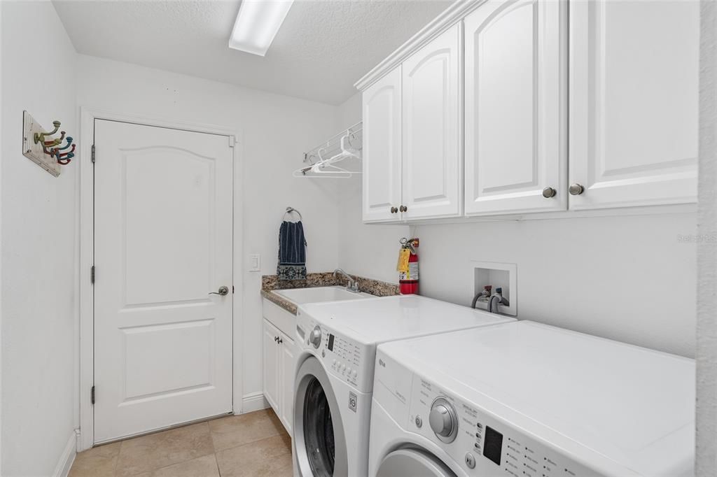 На продажу: $489,000 (3 спален, 2 ванн, 1876 Квадратных фут)