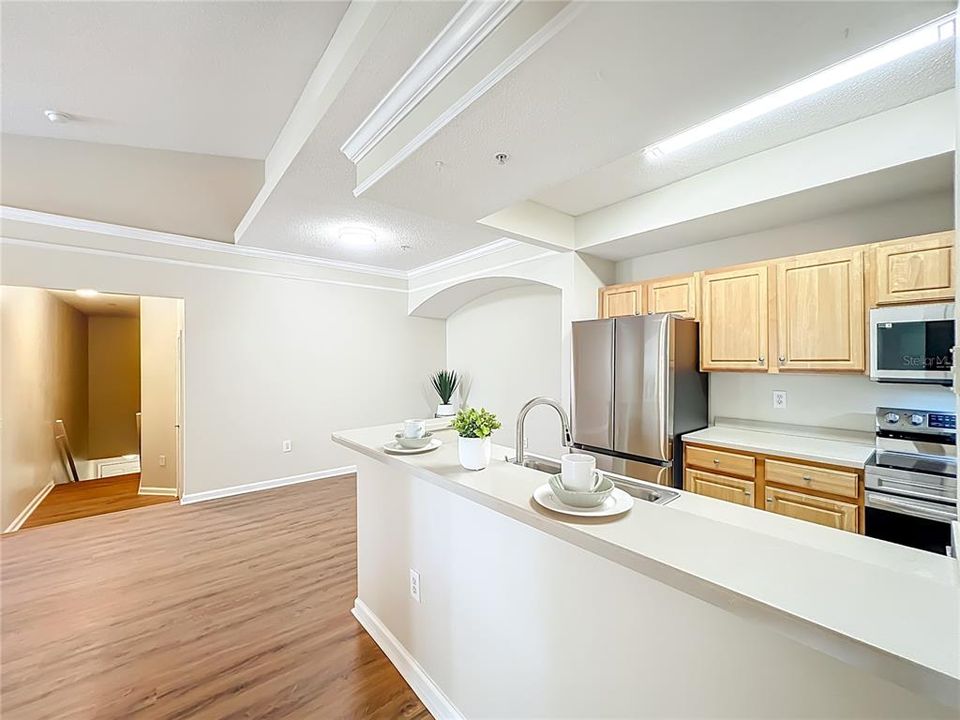 合同活跃: $199,900 (1 贝兹, 1 浴室, 895 平方英尺)