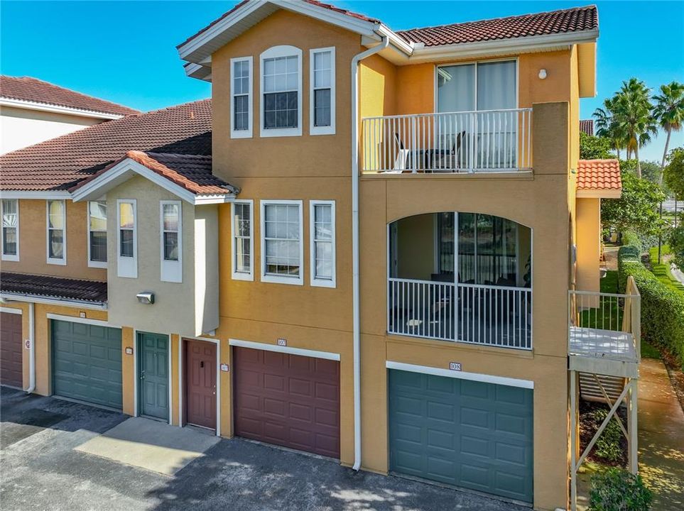 合同活跃: $199,900 (1 贝兹, 1 浴室, 895 平方英尺)